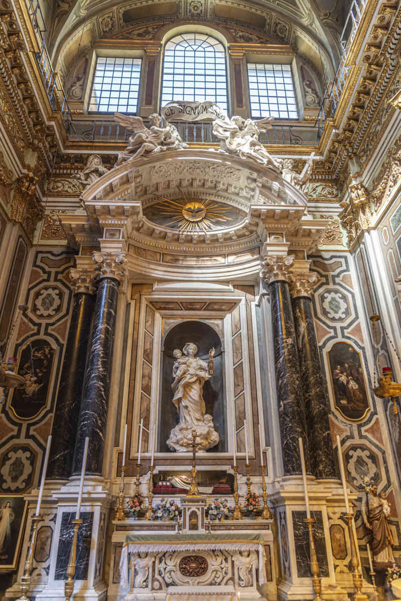 Italia - Génova 104 - iglesia de los Santos Víctor y Carlos.jpg